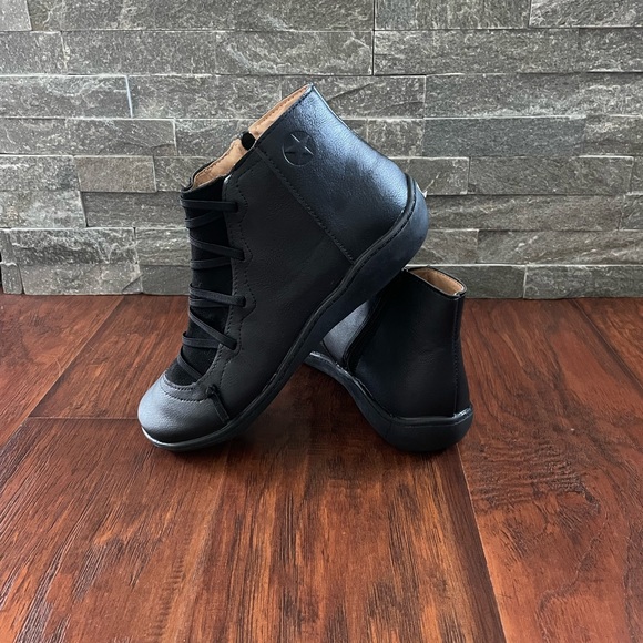 NWOT - Lightweight Spring Shoes - Black, Size 39 (US8) - Picture 3 of 5